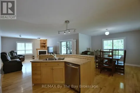 4 Anthony Street Wasaga Beach ON L9Z 2N4