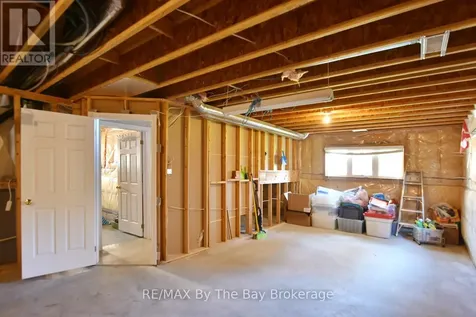 4 Anthony Street Wasaga Beach ON L9Z 2N4