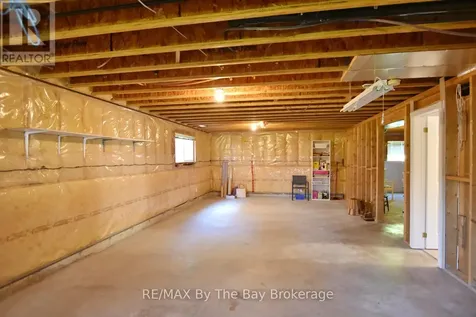 4 Anthony Street Wasaga Beach ON L9Z 2N4