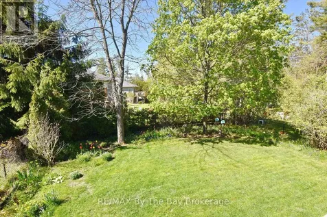 4 Anthony Street Wasaga Beach ON L9Z 2N4