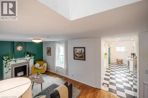 15 Eagle Hill Cambridge ON N3C 2C8