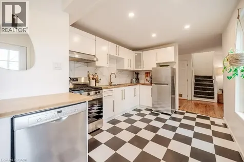 15 Eagle Hill Cambridge ON N3C 2C8