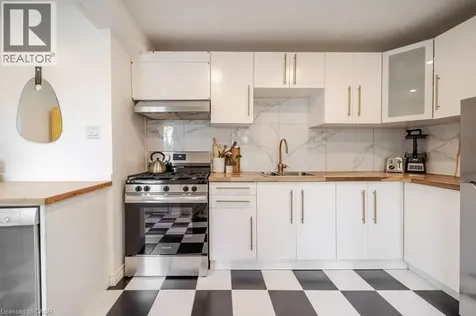 15 Eagle Hill Cambridge ON N3C 2C8