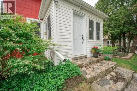 15 Eagle Hill Cambridge ON N3C 2C8