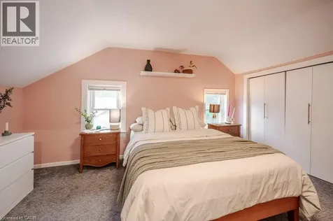 15 Eagle Hill Cambridge ON N3C 2C8