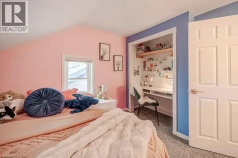15 Eagle Hill Cambridge ON N3C 2C8