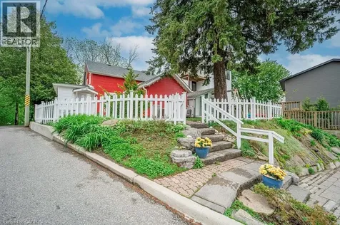 15 Eagle Hill Cambridge ON N3C 2C8