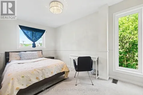 700 Tweesdmuir Avenue Ottawa ON K1Z 5P9