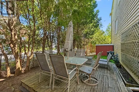 700 Tweesdmuir Avenue Ottawa ON K1Z 5P9