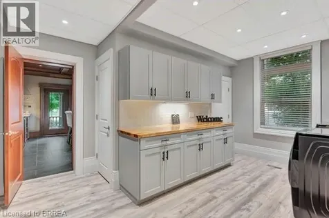 66 Banfield Street Paris ON N3L 2Z1
