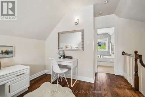 20 Brookmount Road Toronto (the Beaches) ON M4L 3N1