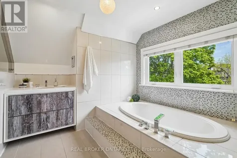20 Brookmount Road Toronto (the Beaches) ON M4L 3N1