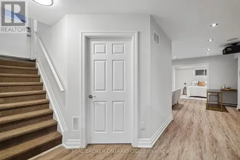 20 Brookmount Road Toronto (the Beaches) ON M4L 3N1