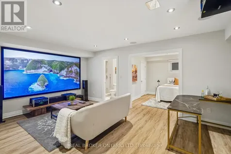 20 Brookmount Road Toronto (the Beaches) ON M4L 3N1