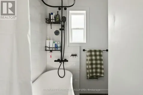 62 Emerald Street North Hamilton (landsdale) ON L8L 5K3