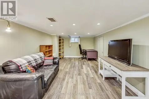 1 Milne Avenue Toronto (oakridge) ON M1L 1J7