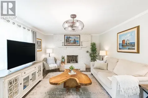 9 Colborne Street Oro-medonte ON L4M 4S1