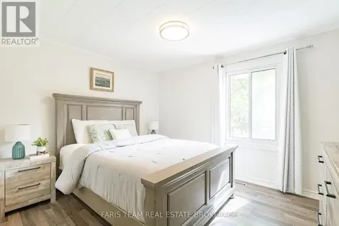 9 Colborne Street Oro-medonte ON L4M 4S1