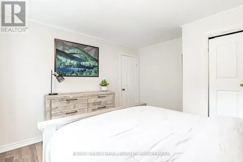 9 Colborne Street Oro-medonte ON L4M 4S1