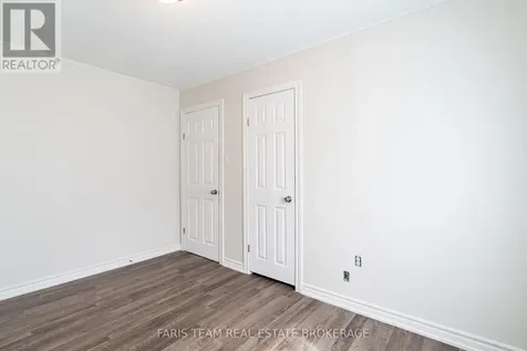 9 Colborne Street Oro-medonte ON L4M 4S1