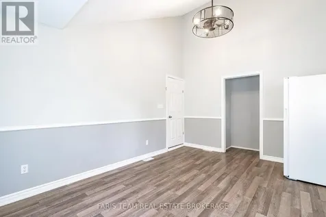 9 Colborne Street Oro-medonte ON L4M 4S1