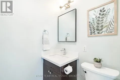 9 Colborne Street Oro-medonte ON L4M 4S1