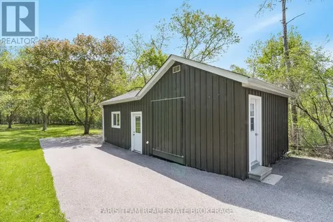 9 Colborne Street Oro-medonte ON L4M 4S1