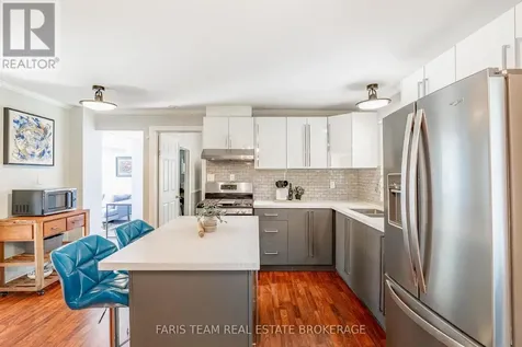 9 Colborne Street Oro-medonte ON L4M 4S1