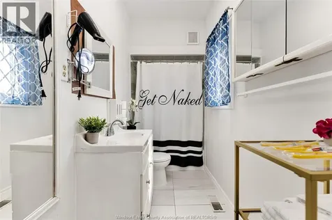 1055 Hall Avenue Windsor ON N9A 2M6