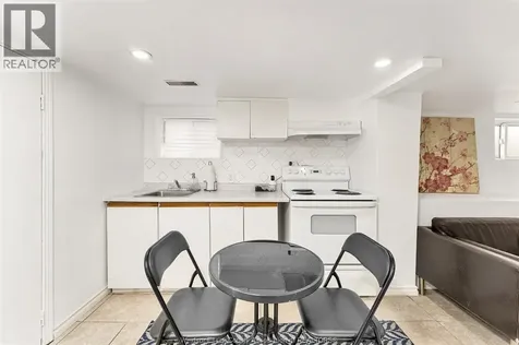 1055 Hall Avenue Windsor ON N9A 2M6