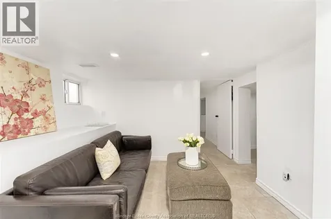 1055 Hall Avenue Windsor ON N9A 2M6