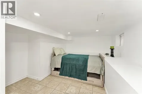 1055 Hall Avenue Windsor ON N9A 2M6
