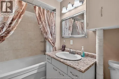 3733 Vaughan Street Windsor ON N9C 1Z6