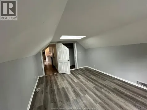 3153 Peter Street Windsor ON N9C 1H3