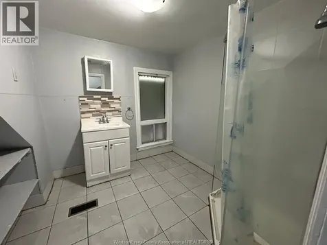 3153 Peter Street Windsor ON N9C 1H3