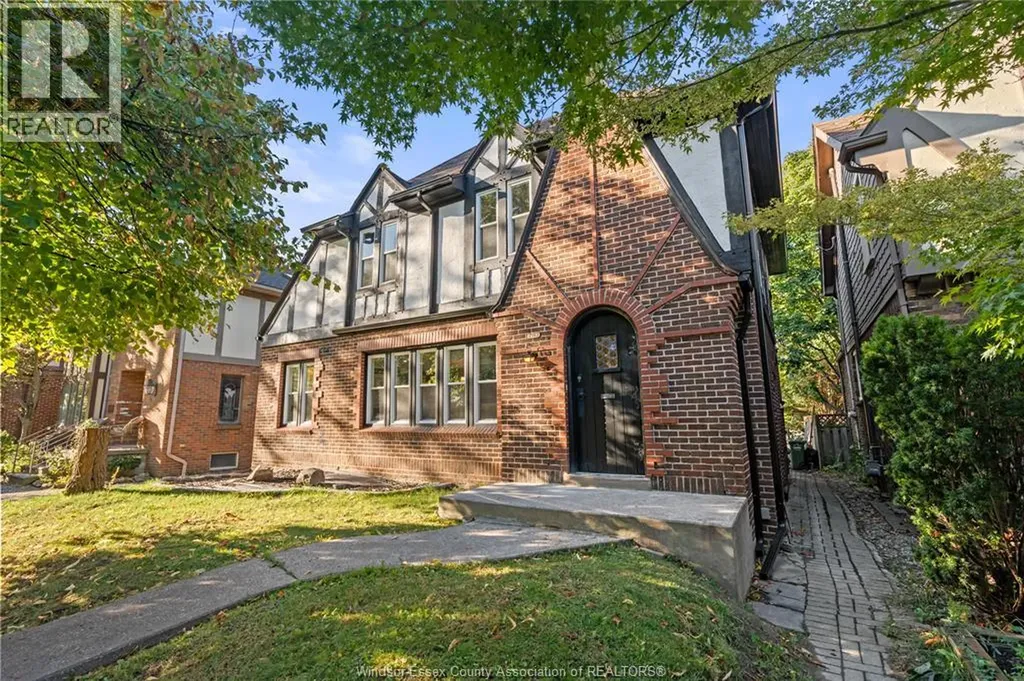 2163 Victoria Windsor ON N8X 1P8