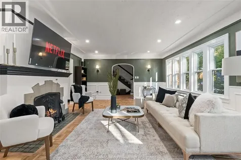 2163 Victoria Windsor ON N8X 1P8
