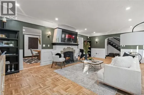 2163 Victoria Windsor ON N8X 1P8