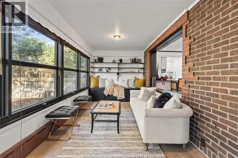 2163 Victoria Windsor ON N8X 1P8