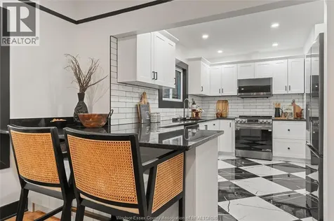 2163 Victoria Windsor ON N8X 1P8