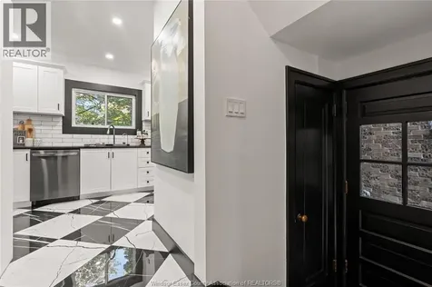 2163 Victoria Windsor ON N8X 1P8
