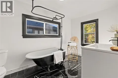 2163 Victoria Windsor ON N8X 1P8