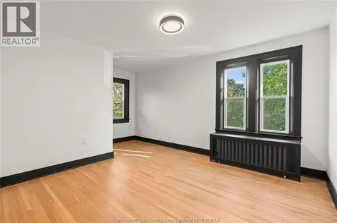 2163 Victoria Windsor ON N8X 1P8