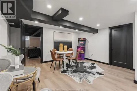 2163 Victoria Windsor ON N8X 1P8