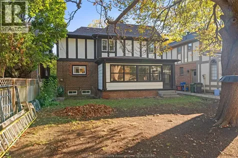 2163 Victoria Windsor ON N8X 1P8