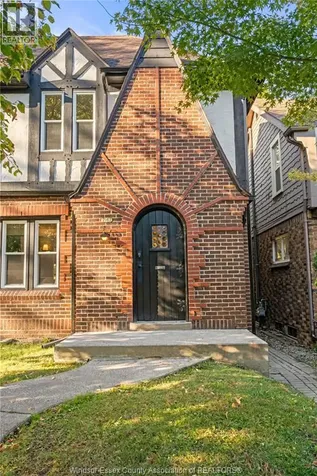 2163 Victoria Windsor ON N8X 1P8