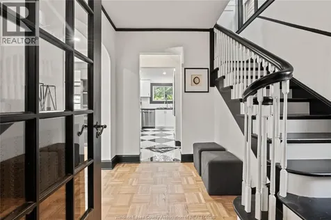 2163 Victoria Windsor ON N8X 1P8