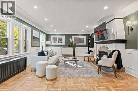 2163 Victoria Windsor ON N8X 1P8
