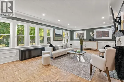 2163 Victoria Windsor ON N8X 1P8