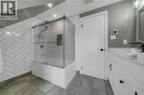 26 Peachtree Crescent Cambridge ON N1S 4W5